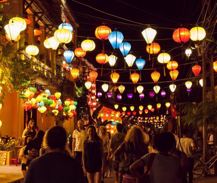 Chợ đêm Nguyễn Hoàng